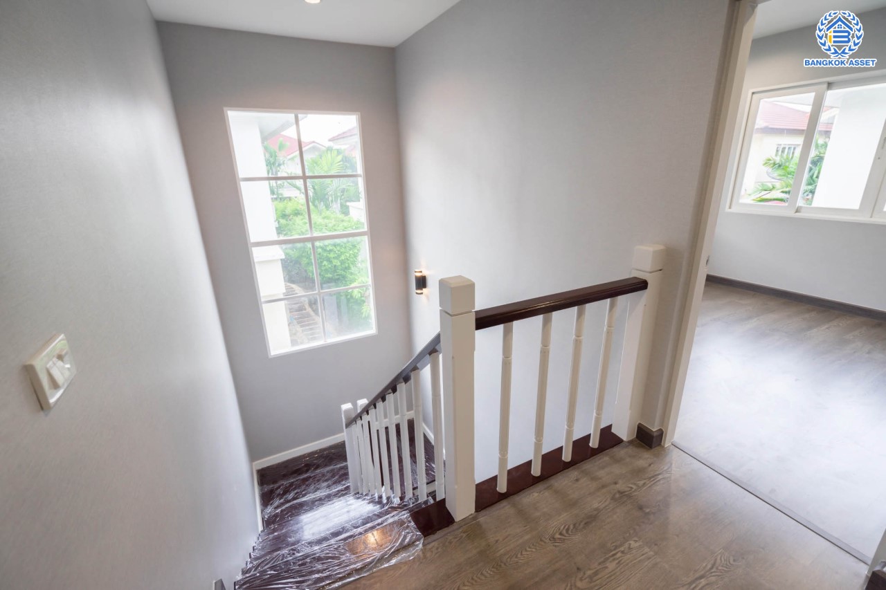 บ้านมือสองตกแต่งใหม่ ม.คาซ่าวิลล์ ราชพฤกษ์-รัตนาธิเบศร์2 แบรนด์ Q.House ต่อเติมครบพร้อมเข้าอยู่ เนื้อที่ 63 ตร.ว. ฟังก์ชันจัดเต็ม 3 ห้องนอน 4 ห้องน้ำ 1ห้องแม่บ้าน จอดรถได้ 2 คัน บนทำเลศักยภาพ ติดถนนราชพฤกษ์ และเพียง 10 นาทีถึงรถไฟฟ้า "สถานีบางรักน้อยท่าอิฐ"